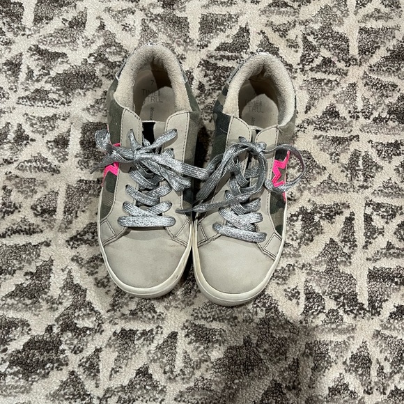 Time and Tru Sneakers - Picture 3 of 3